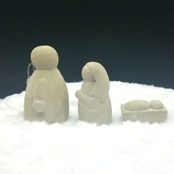 Hand Crafted Handmade Snowman Nativity Scene - Picture 3 of 8